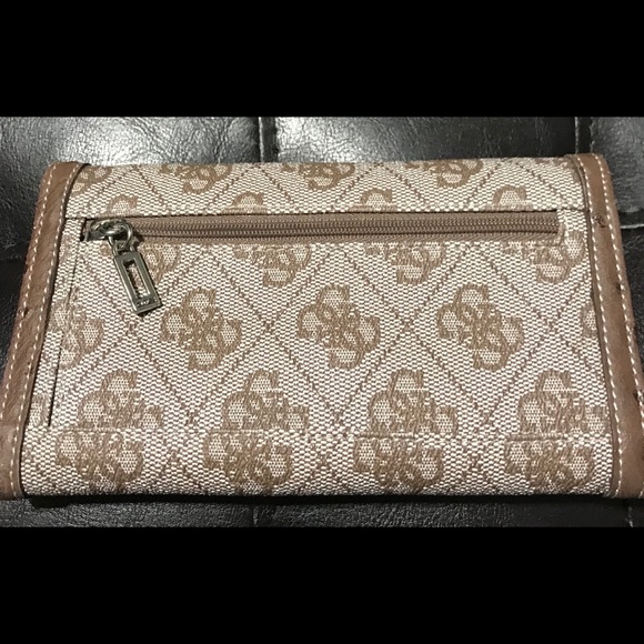 Guess Wallet - Picture 2 of 6